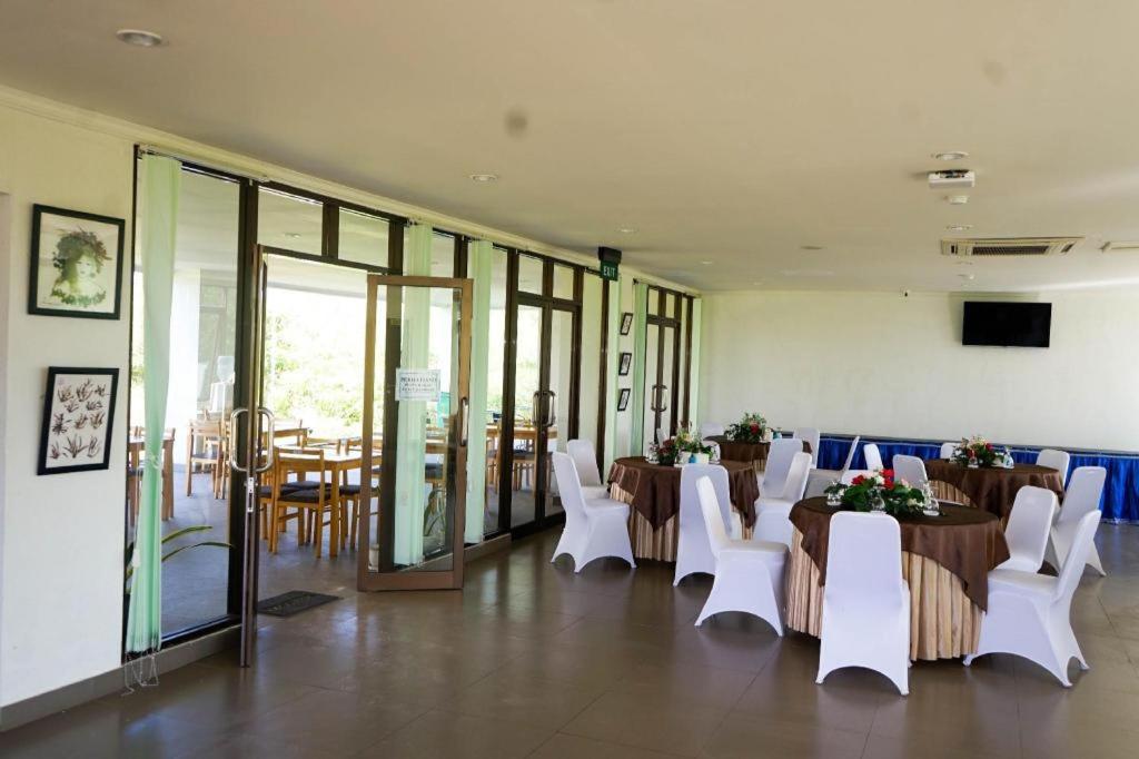 Hotel Aquarium Indonesia 2*