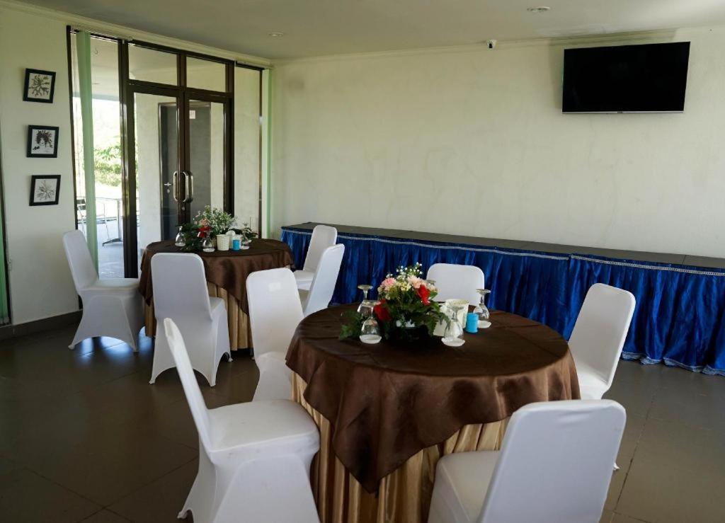 Aquarium Indonesia Hotel